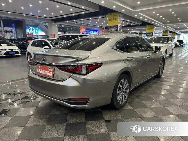 Lexus ES 2023 Шампань из Китая, фото 3