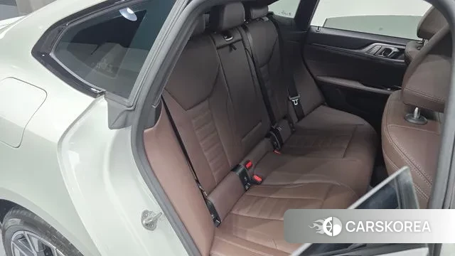 BMW 4 Series (G22) 2024 Белый из Кореи, фото 3