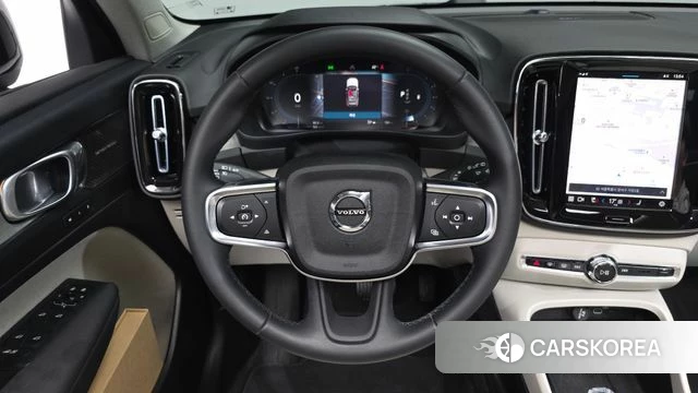 Volvo XC40 2023 Черный из Кореи, фото 3