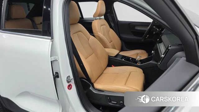 Volvo XC40 2021 Белый из Кореи, фото 3