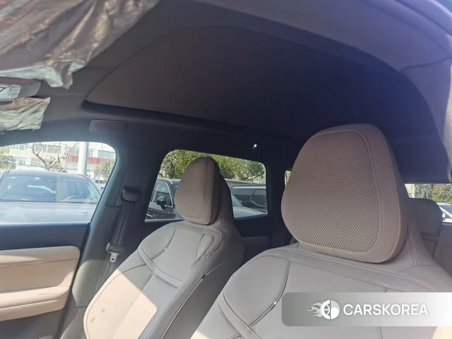 Volvo XC70 2026 Серебристо-серый из Китая, фото 3