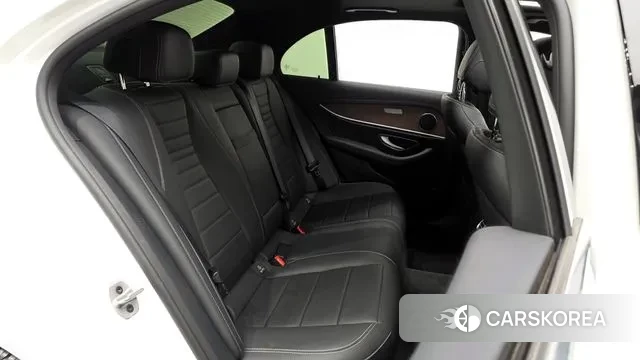 Mercedes-Benz E-Class W213 2022 Белый из Кореи, фото 3