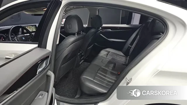 BMW 5 Series (G30) 2018 Белый из Кореи, фото 3