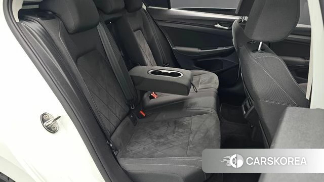 Volkswagen Golf 8th Generation 2022 Белый из Кореи, фото 3