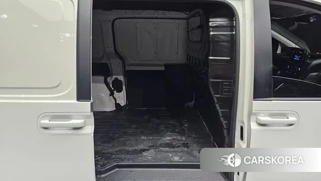 Hyundai Staria 2022 Белый из Кореи, фото 3