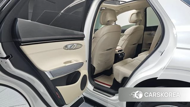 Genesis GV70 2023 Белый из Кореи, фото 3