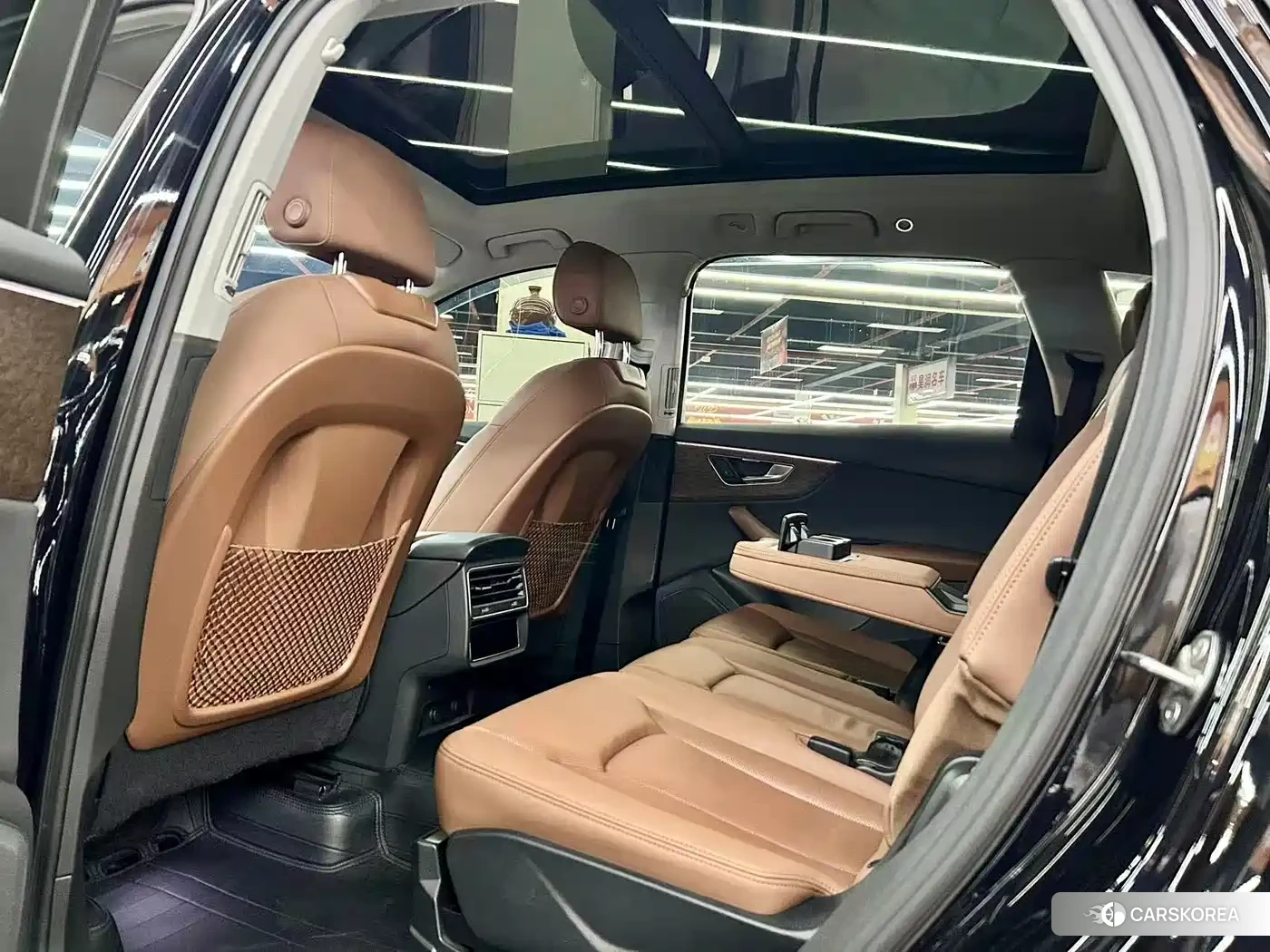 Audi Q7 2021 Черный из Китая, фото 3