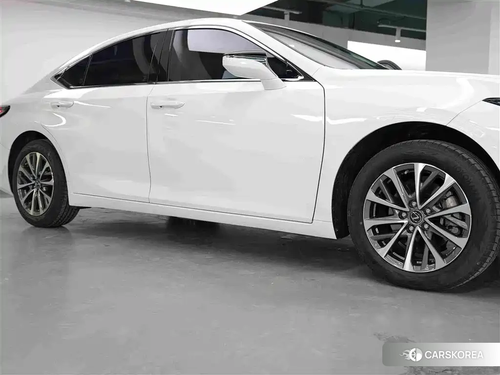 Lexus ES 2026 Белый из Китая, фото 3