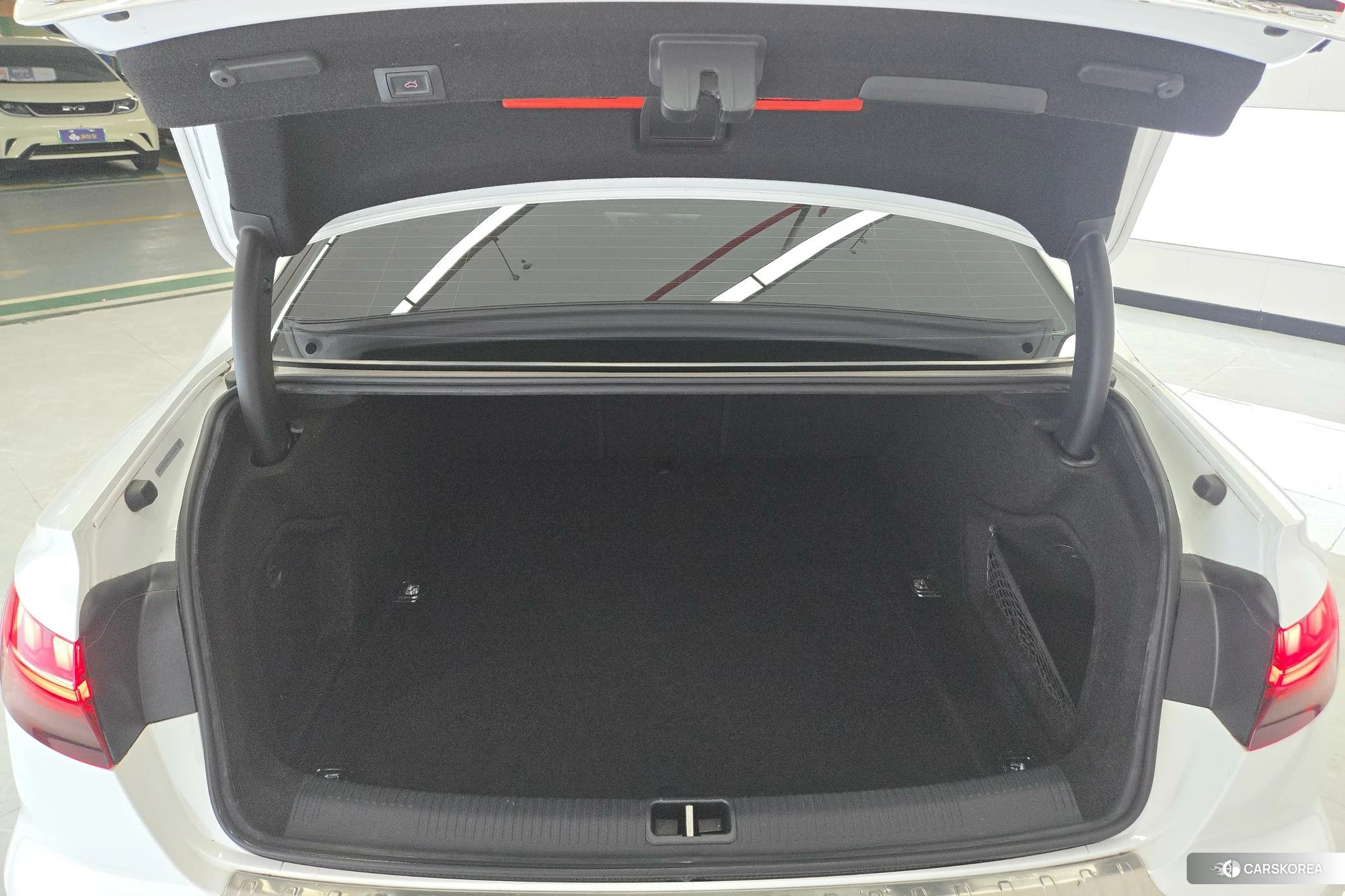 Audi A4L 2020 Белый из Китая, фото 3