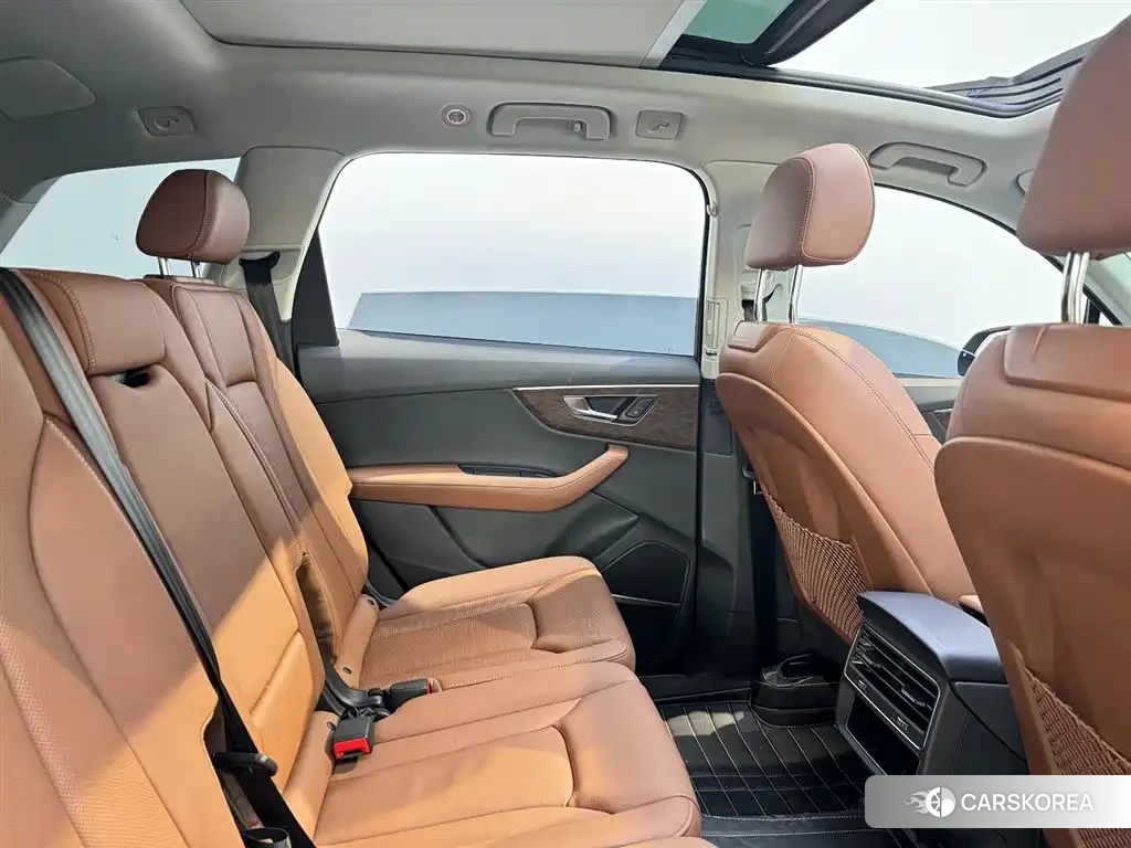 Audi Q7 2025 Черный из Китая, фото 3