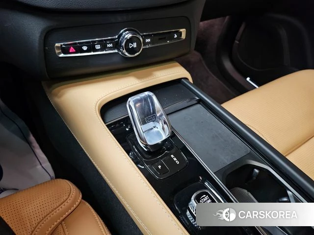 Volvo XC90 second Generation 2022 Белый из Кореи, фото 3