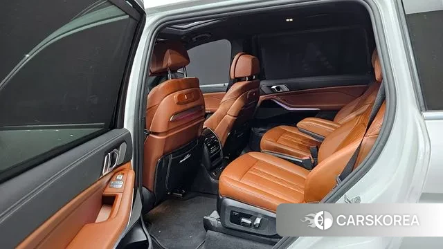 BMW X7 (G07) 2023 Белый из Кореи, фото 3