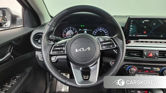 Kia The New K3 2nd generation 2023 Белый из Кореи, фото 3