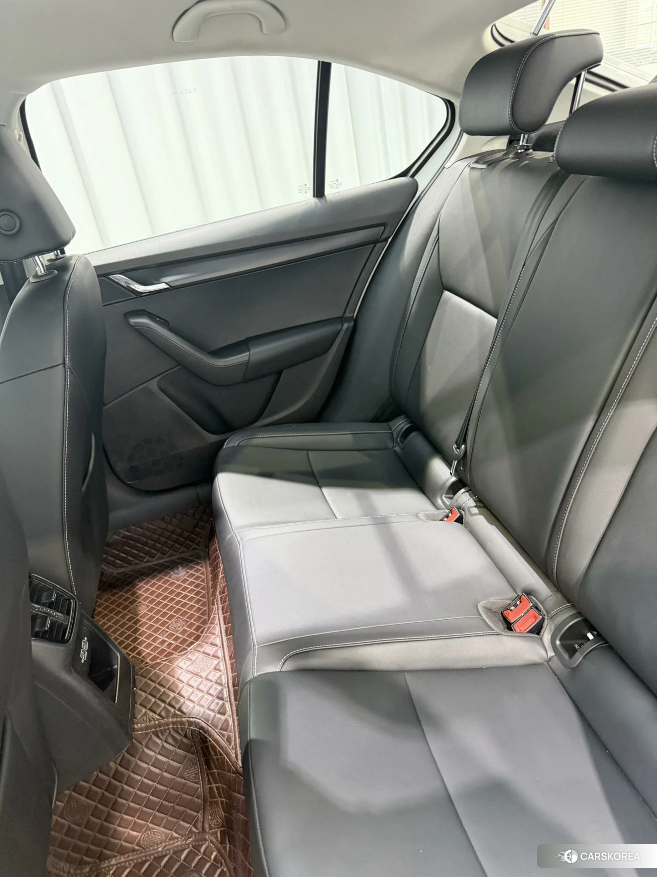 Skoda Octavia 2022 Белый из Китая, фото 3