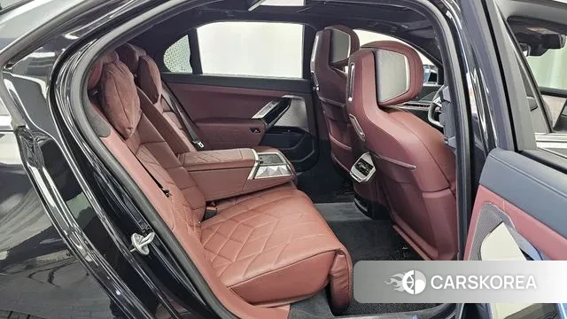 BMW 7 Series (G70) 2023 Черный из Кореи, фото 3