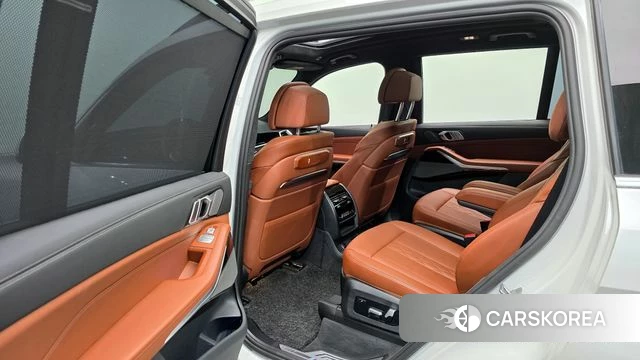 BMW X7 (G07) 2023 Белый из Кореи, фото 3