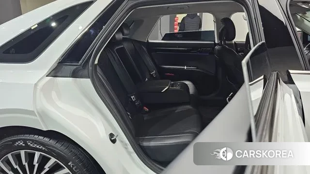 Hyundai Grandeur Hybrid (GN7) 2023 Белый из Кореи, фото 3