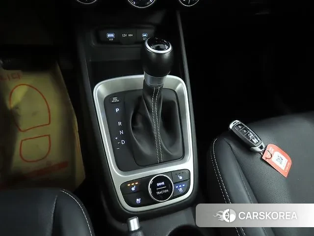 Hyundai Venue 2023 Белый из Кореи, фото 3