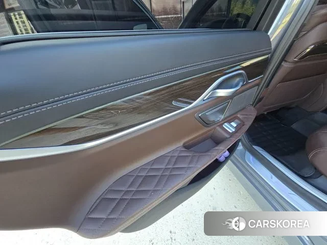 BMW 7 Series (G11) 2021 Серебристо-серый из Кореи, фото 3