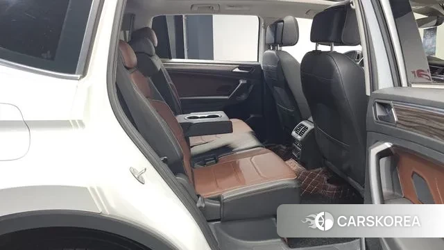 Volkswagen Tiguan Allspace 2023 Белый из Кореи, фото 3