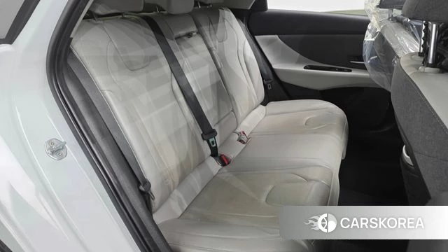 Hyundai Avante Hybrid (CN7) 2022 Белый из Кореи, фото 3