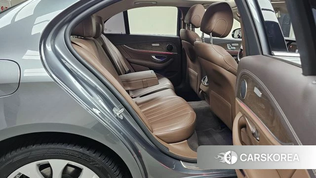 Mercedes-Benz E-Class W213 2018 Серый из Кореи, фото 3