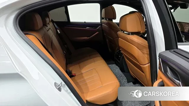 BMW 5 Series (G30) 2023 Белый из Кореи, фото 3