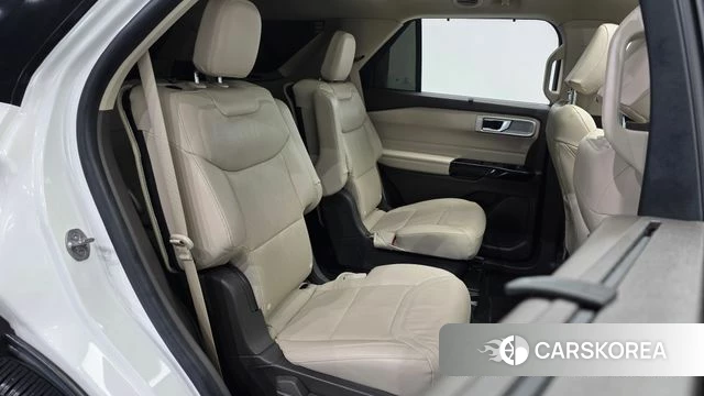 Ford Explorer 6th Generation 2022 Белый из Кореи, фото 3