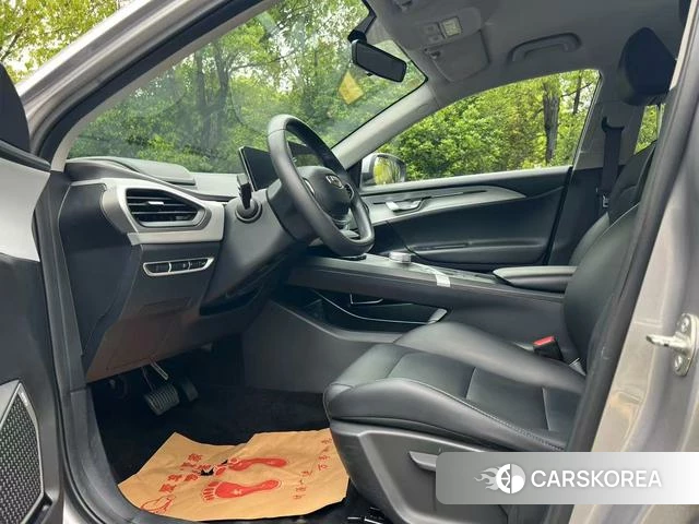Geely Geometry A 2023 Серебристо-серый из Китая, фото 3