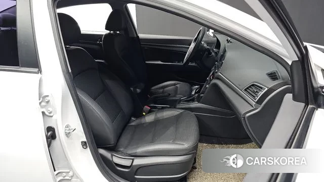 Hyundai Avante AD 2018 Белый из Кореи, фото 3