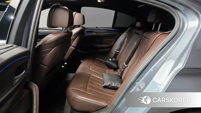 BMW 5 Series (G30) 2018 Серебристо-серый из Кореи, фото 3
