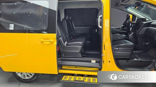 Hyundai Staria 2025 Желтый из Кореи, фото 3