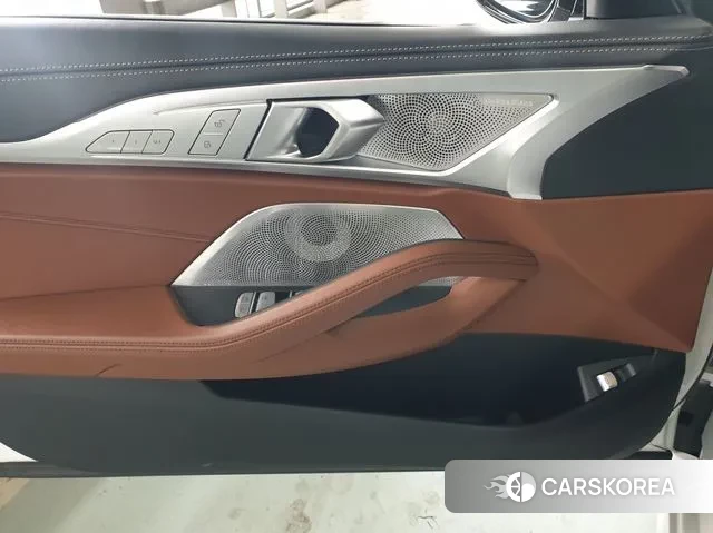 BMW 8 Series (G15) 2024 Белый из Кореи, фото 3