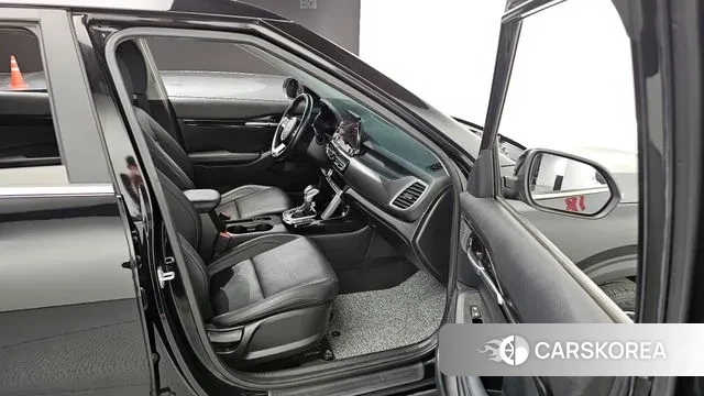 Kia Seltos 2022 Черный из Кореи, фото 3