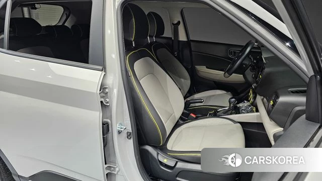 Hyundai Venue 2024 Серебряный из Кореи, фото 3