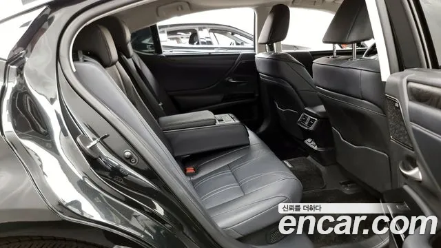 Lexus ES300h 7th generation 2024 Черный из Кореи, фото 3