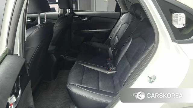 Kia The New K3 2nd generation 2023 Белый из Кореи, фото 3