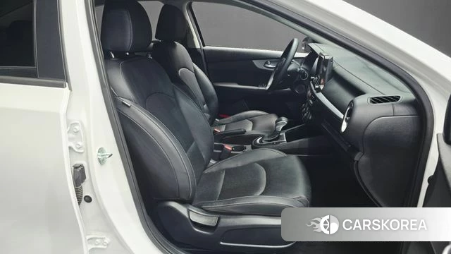Kia The New K3 2nd generation 2022 Белый из Кореи, фото 3