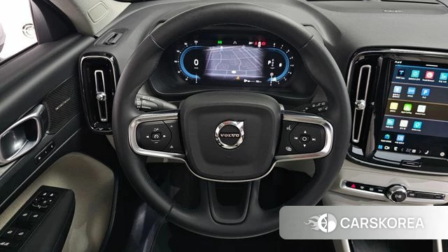 Volvo XC40 2024 Белый из Кореи, фото 3
