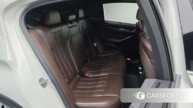 BMW 5 Series (G30) 2019 Белый из Кореи, фото 3