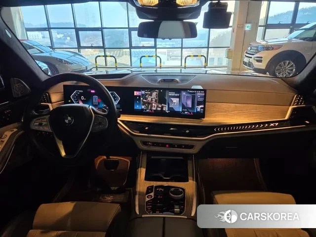 BMW X7 (G07) 2023 Серебристо-серый из Кореи, фото 3