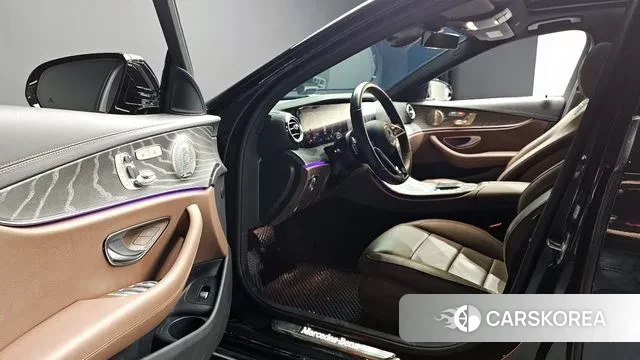 Mercedes-Benz E-Class W213 2023 Черный из Кореи, фото 3