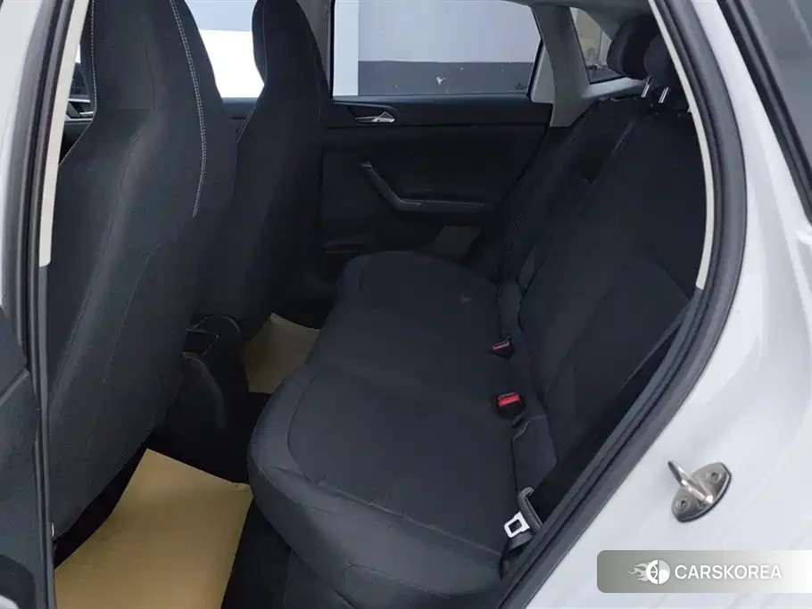 Volkswagen Polo 2023 Белый из Китая, фото 3