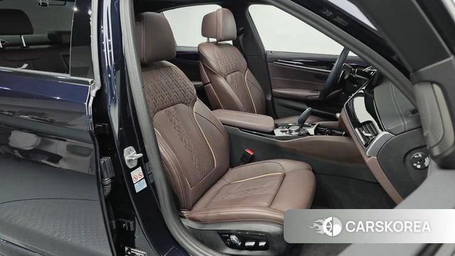 BMW 5 Series (G30) 2023 Черный из Кореи, фото 3