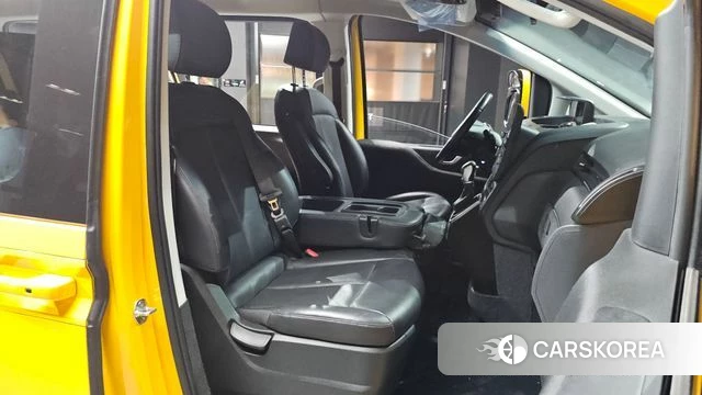 Hyundai Staria 2024 Желтый из Кореи, фото 3