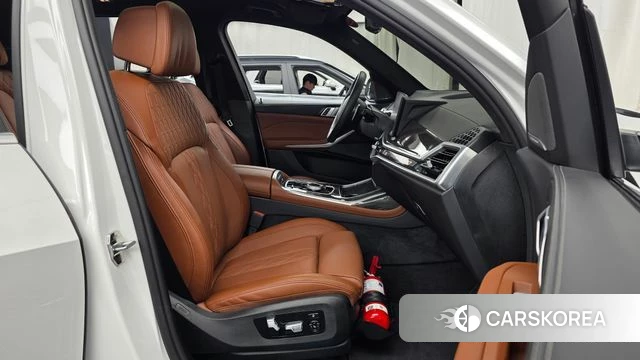 BMW X7 (G07) 2024 Белый из Кореи, фото 3
