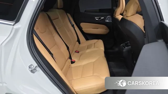 Volvo XC60 second Generation 2021 Белый из Кореи, фото 3