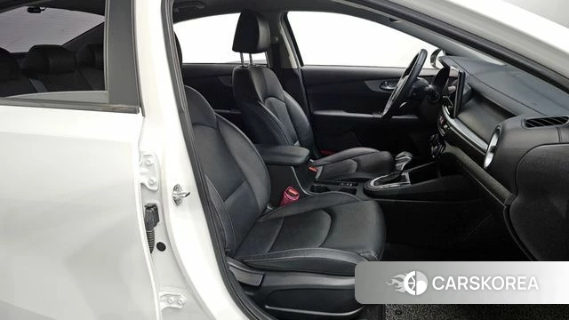 Kia The New K3 2nd generation 2021 Белый из Кореи, фото 3