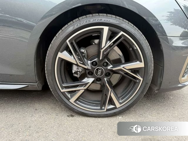 Audi A4L 2024 Темно-серый из Китая, фото 3
