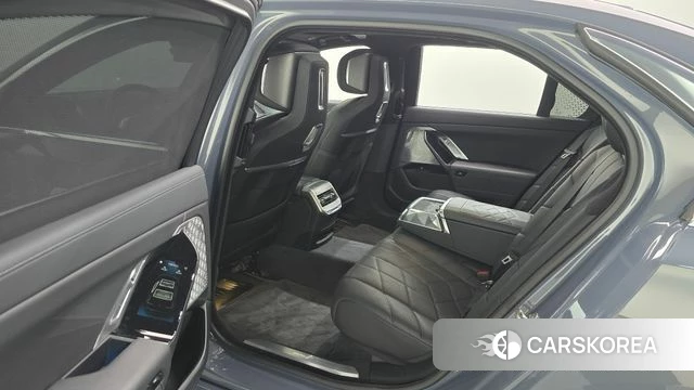BMW i7 (G70) 2023 Серебряный из Кореи, фото 3